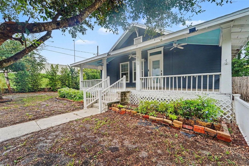 Image 21 of property listing at 800 E GENESEE STREET, Tampa, FL 33603