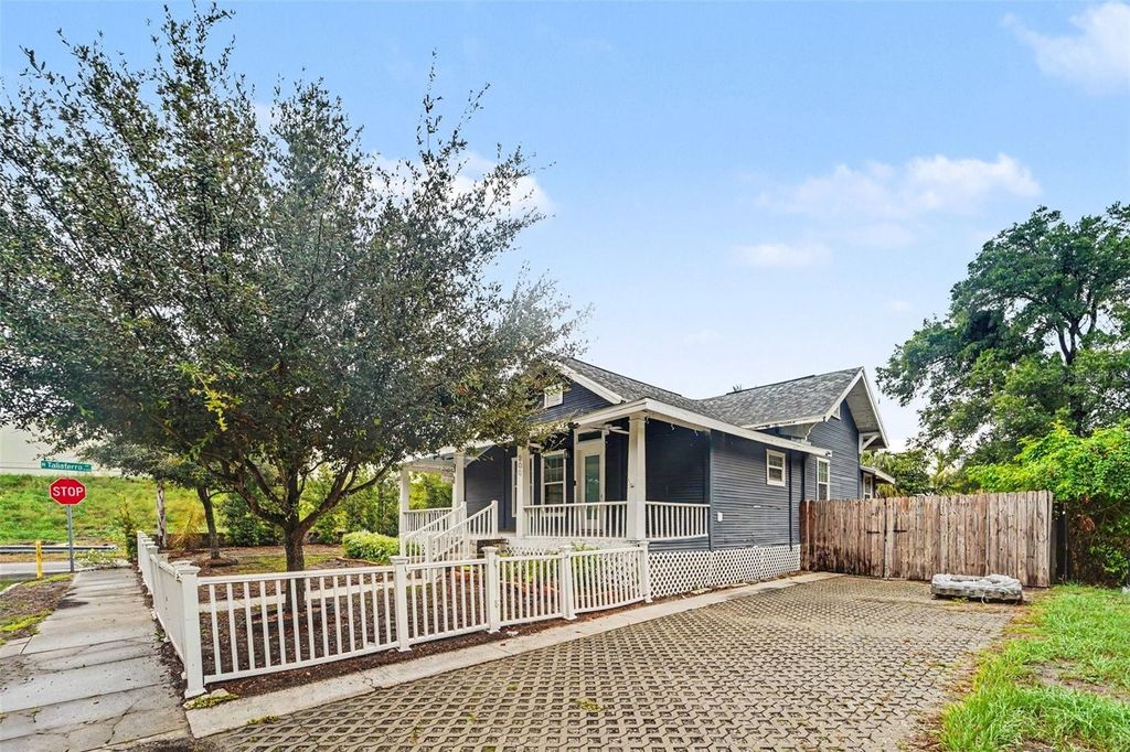 Image 22 of property listing at 800 E GENESEE STREET, Tampa, FL 33603