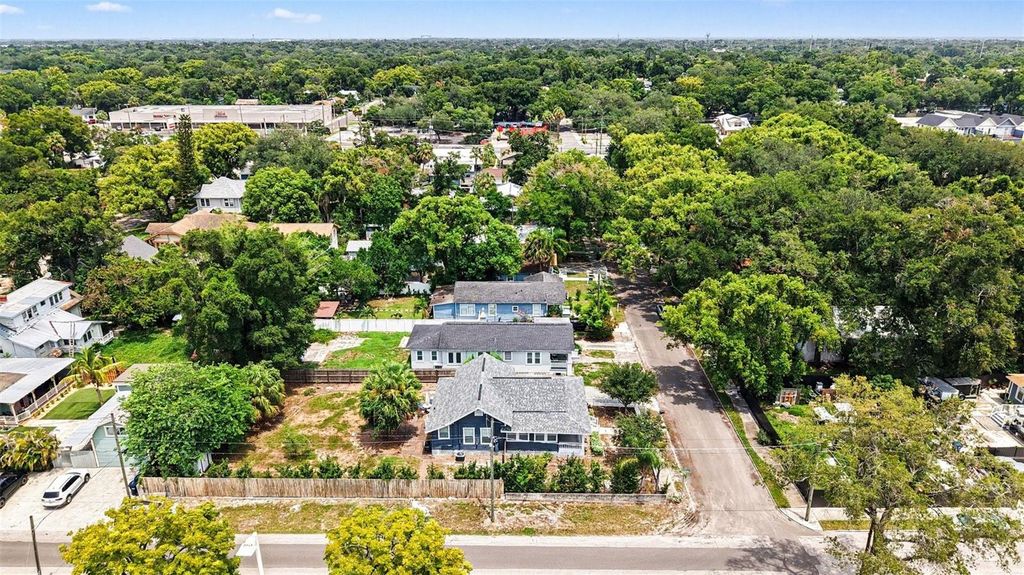 Image 26 of property listing at 800 E GENESEE STREET, Tampa, FL 33603