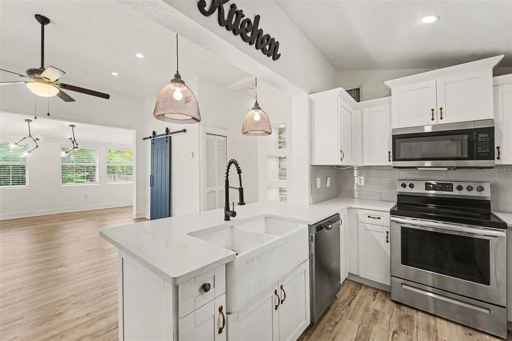 Image 4 of property listing at 800 E GENESEE STREET, Tampa, FL 33603