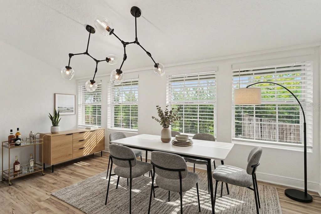 Image 5 of property listing at 800 E GENESEE STREET, Tampa, FL 33603