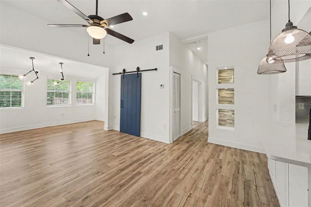 Image 7 of property listing at 800 E GENESEE STREET, Tampa, FL 33603
