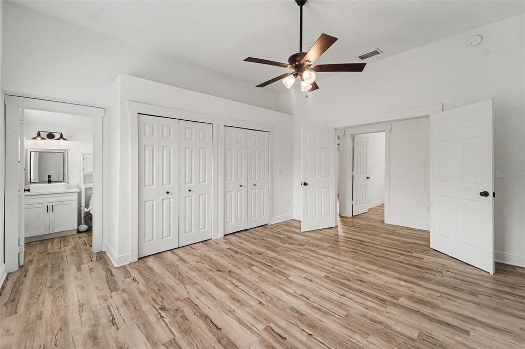 Image 10 of property listing at 800 E GENESEE STREET, Tampa, FL 33603