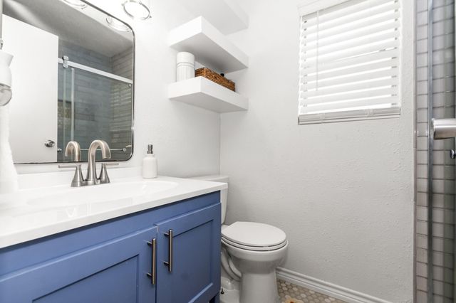 200 Austin Street, Angleton, TX 77515
