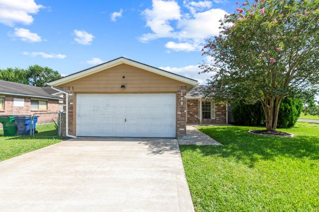200 Austin Street, Angleton, TX 77515