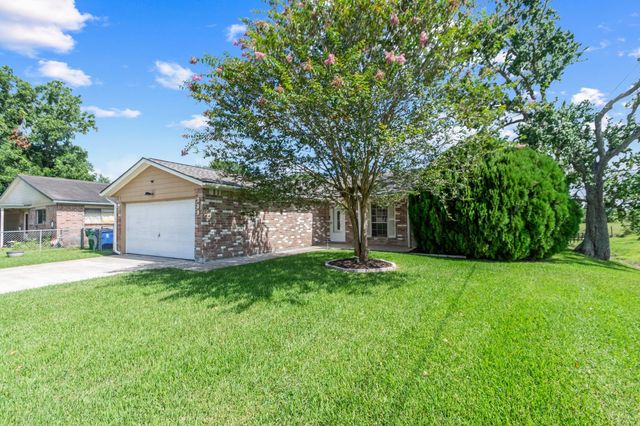 200 Austin Street, Angleton, TX 77515