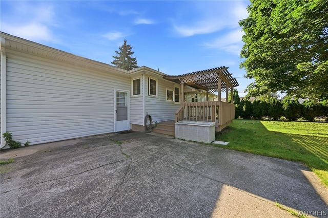 164 South Meadow Drive, North Tonawanda, NY 14120