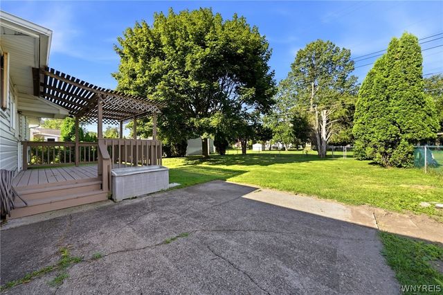 164 South Meadow Drive, North Tonawanda, NY 14120