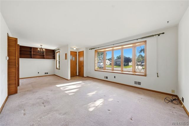 164 South Meadow Drive, North Tonawanda, NY 14120