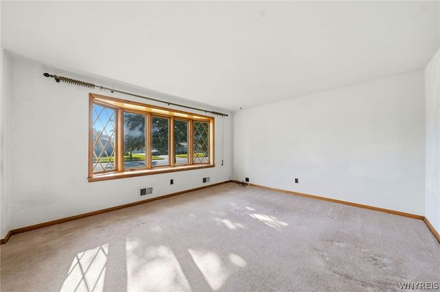 164 South Meadow Drive, North Tonawanda, NY 14120