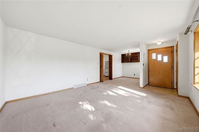 164 South Meadow Drive, North Tonawanda, NY 14120