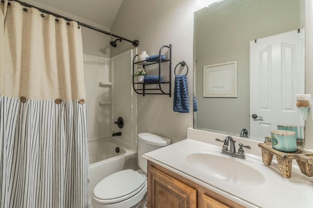 1104 Longhorn Drive, Aubrey, TX 76227