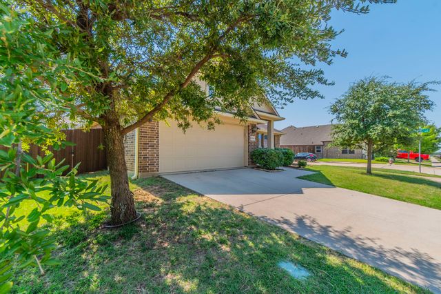 1104 Longhorn Drive, Aubrey, TX 76227