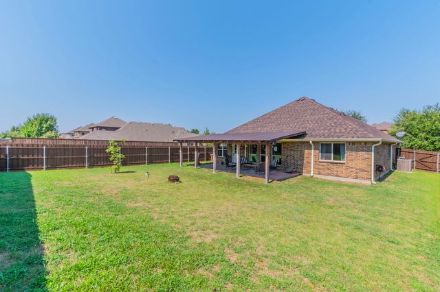 1104 Longhorn Drive, Aubrey, TX 76227