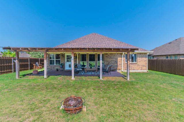 1104 Longhorn Drive, Aubrey, TX 76227