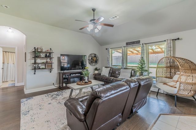 1104 Longhorn Drive, Aubrey, TX 76227