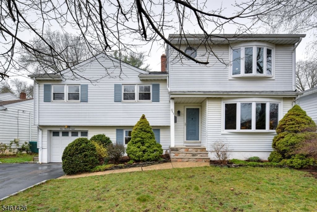 108 Golf Rd, Bloomfield Twp., NJ 07003 — exterior