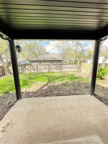 1332 Mt Comfort, Fayetteville, AR 72704