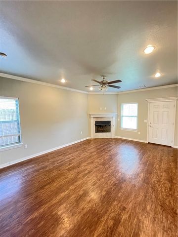 1332 Mt Comfort, Fayetteville, AR 72704