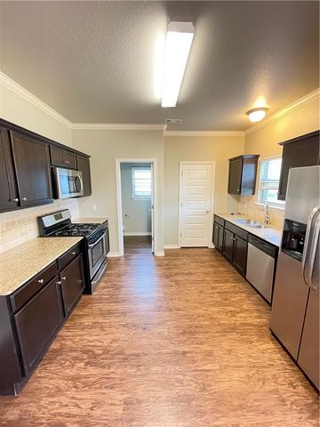 1332 Mt Comfort, Fayetteville, AR 72704