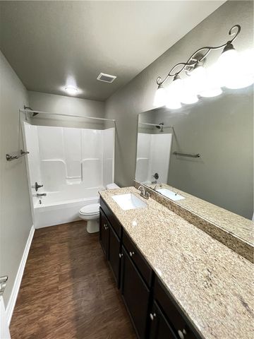1332 Mt Comfort, Fayetteville, AR 72704