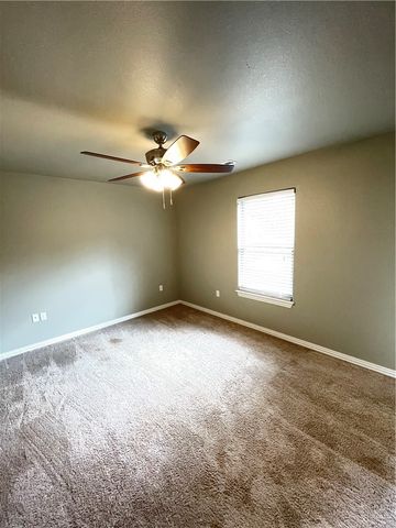 1332 Mt Comfort, Fayetteville, AR 72704