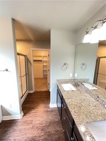 1332 Mt Comfort, Fayetteville, AR 72704