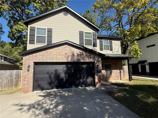 1332 Mt Comfort, Fayetteville, AR 72704