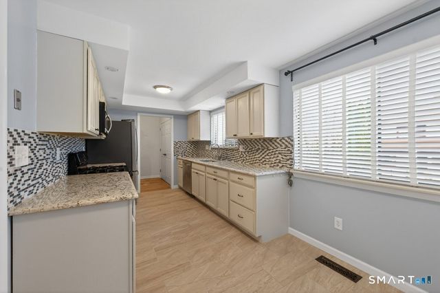175 Beacon Hill Common 175, Beacon Falls, CT 06403