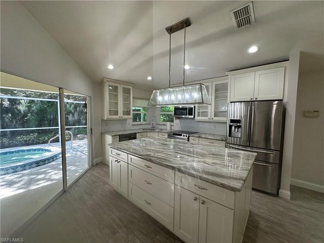 21194 Old Oak PL, Estero, FL 33928