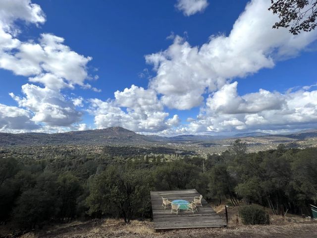 51571 Coyote Ridge Road, Oakhurst, CA 93644