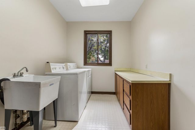 11715 Raintree Ct Court, Shelby Twp, MI 48315