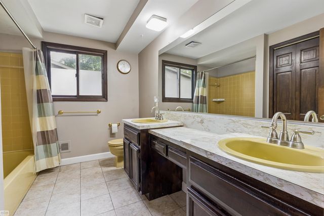 11715 Raintree Ct Court, Shelby Twp, MI 48315