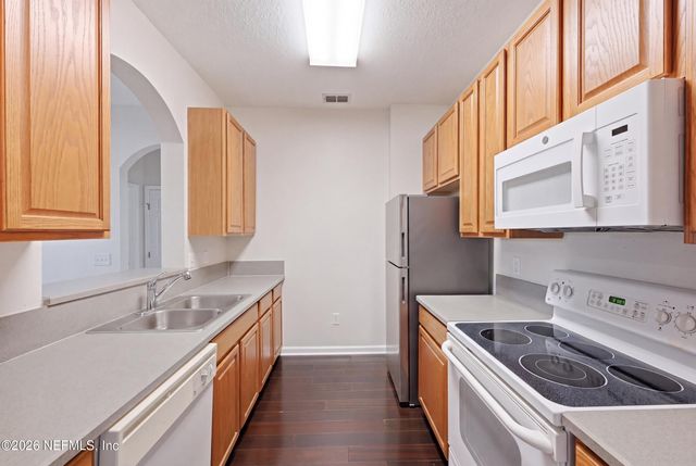 7801 POINT MEADOWS Drive 1402, Jacksonville, FL 32256
