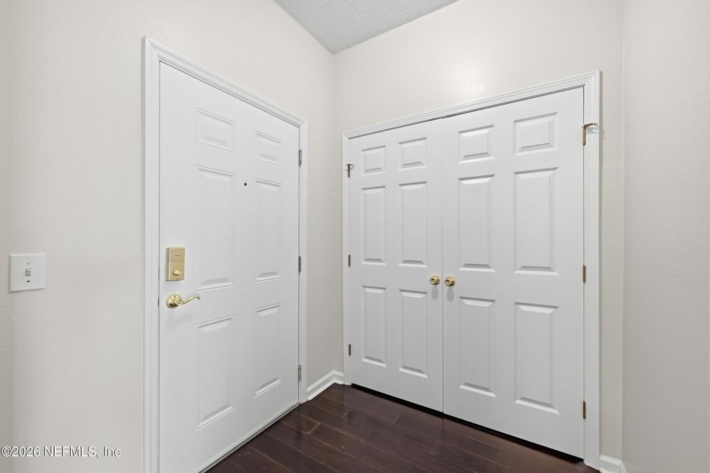 7801 POINT MEADOWS Drive 1402, Jacksonville, FL 32256