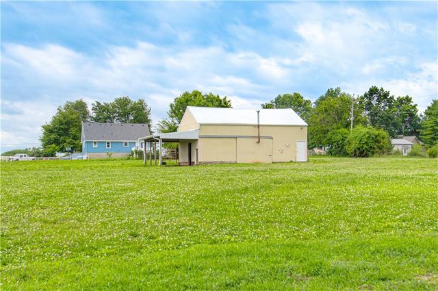 3705 W 213th Terrace, Bucyrus, KS 66013