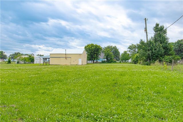 3705 W 213th Terrace, Bucyrus, KS 66013