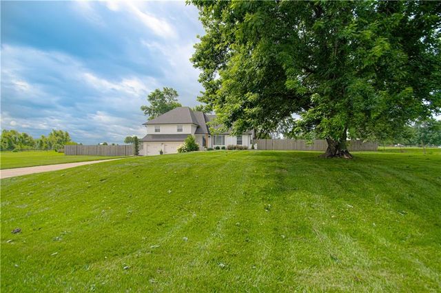 3705 W 213th Terrace, Bucyrus, KS 66013
