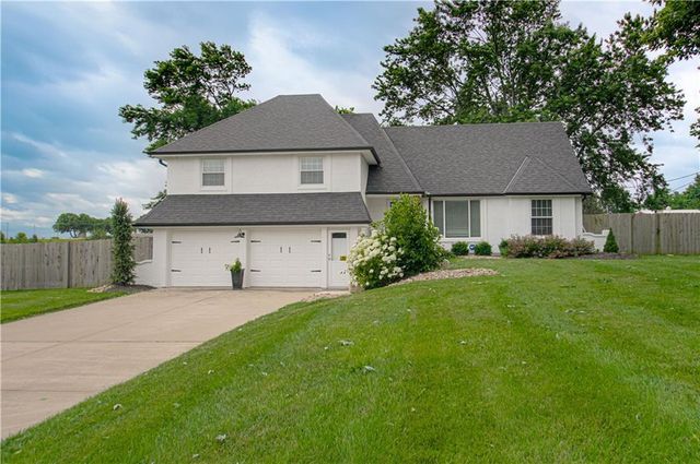 3705 W 213th Terrace, Bucyrus, KS 66013