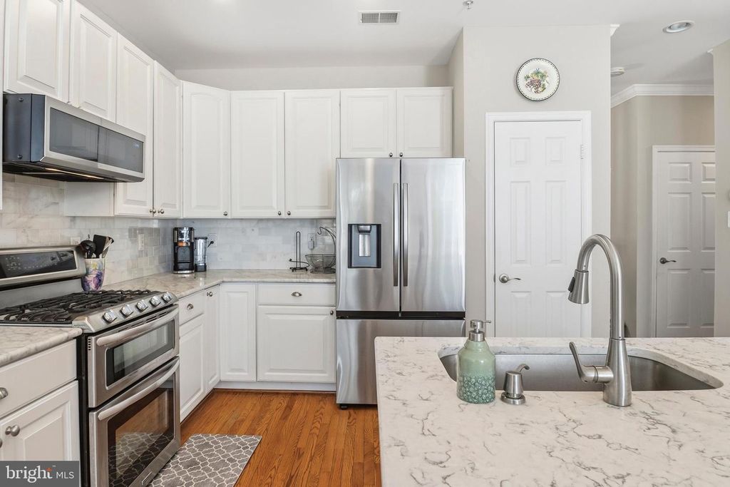Image 12 of property listing at 8804 JOSHUA CT #8804, Pikesville, MD 21208