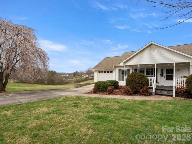 83 Church Street, Weaverville, NC 28787