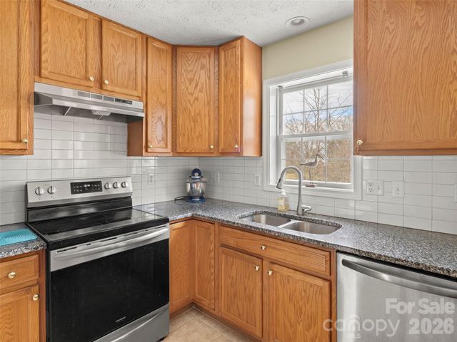 83 Church Street, Weaverville, NC 28787