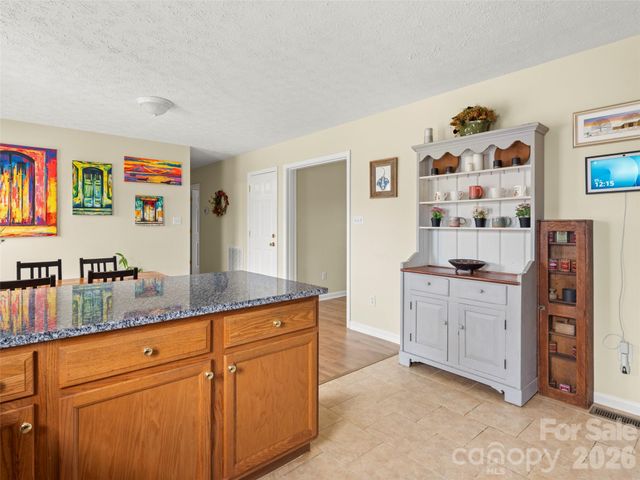 83 Church Street, Weaverville, NC 28787