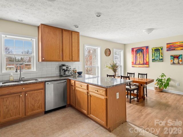 83 Church Street, Weaverville, NC 28787