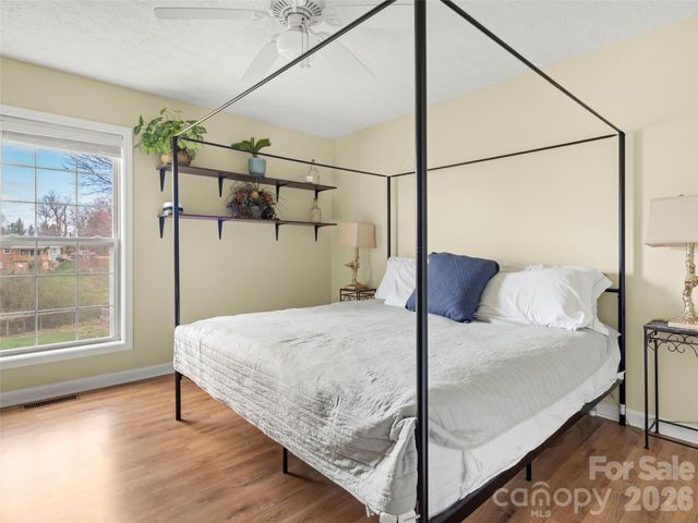 83 Church Street, Weaverville, NC 28787