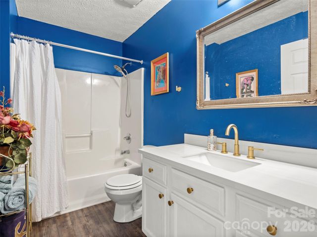 83 Church Street, Weaverville, NC 28787