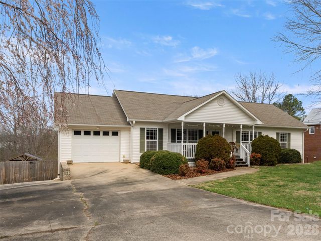 83 Church Street, Weaverville, NC 28787