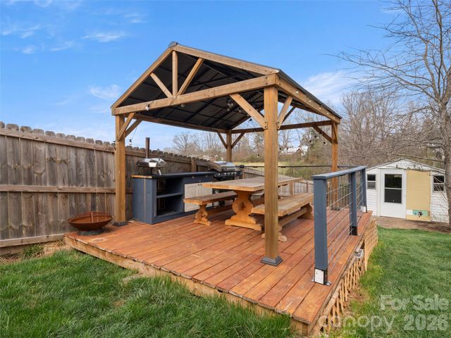 83 Church Street, Weaverville, NC 28787