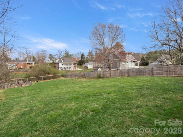 83 Church Street, Weaverville, NC 28787