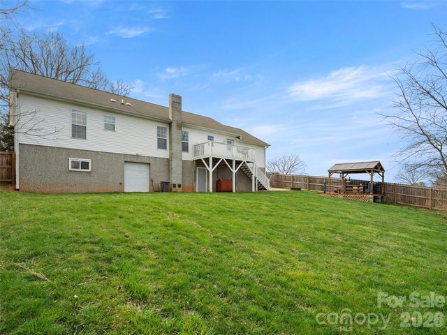 83 Church Street, Weaverville, NC 28787